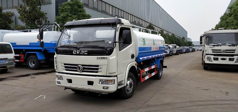 東風多利卡8-9噸灑水車 東風多利卡8-9噸灑水車